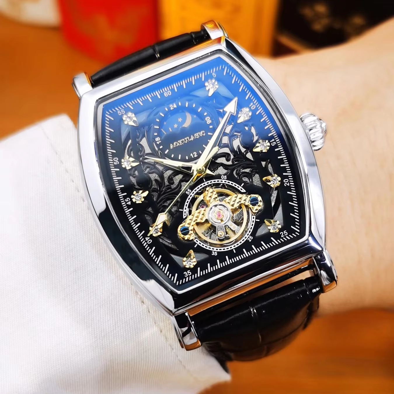 Luxurious Barrel-Shaped Men's  - Luxury Watch Class ulasan dan harga