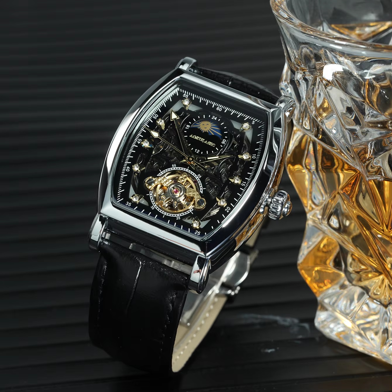 Luxurious Barrel-Shaped Men's  - Luxury Watch Class ulasan dan harga